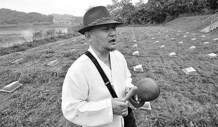 Monk tends graves of 'exiled' troops
