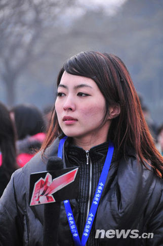 2010兩會(huì)：女記者身影