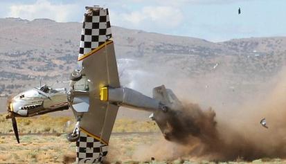 美航空賽事中一飛機(jī)墜毀 飛行員幸運(yùn)逃脫未受傷