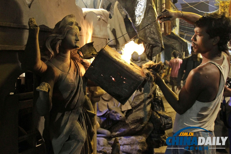 印度民眾積極準(zhǔn)備迎接卡莉女神慶典（組圖）