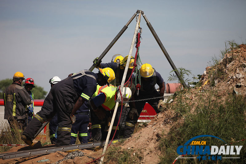 南非230名盜挖金礦礦工被困井下 人員陸續(xù)獲救