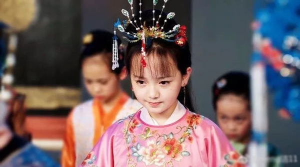 小戲骨版《紅樓夢》演技炸裂，眼角眉梢都是戲，哪個萌娃最得你心？